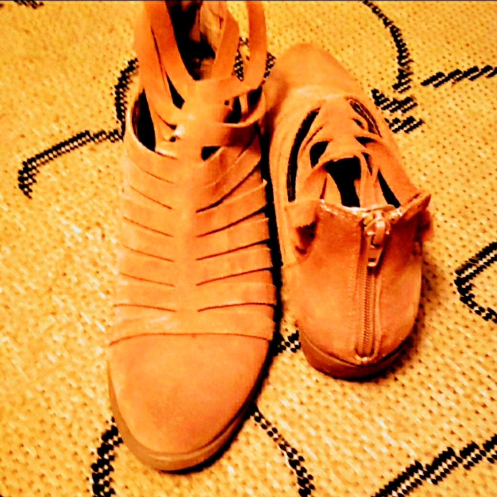 EUC Carlos Santana suede booties*recent price drop